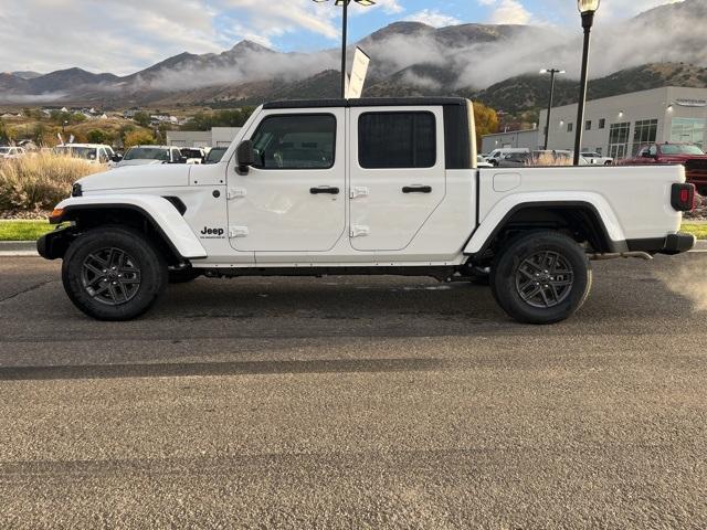 new 2025 Jeep Gladiator car, priced at $43,000