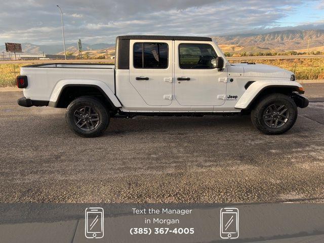 new 2025 Jeep Gladiator car, priced at $38,295