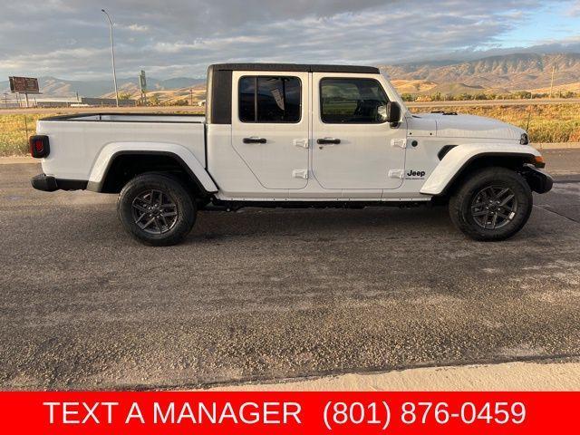 new 2025 Jeep Gladiator car, priced at $41,993