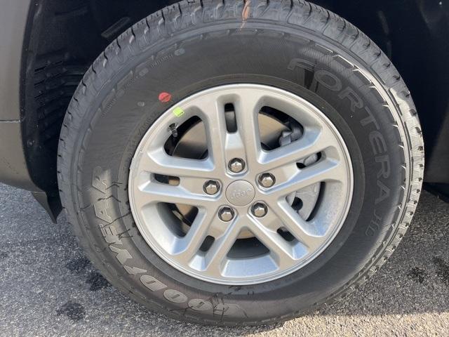 new 2025 Jeep Grand Cherokee car, priced at $34,628