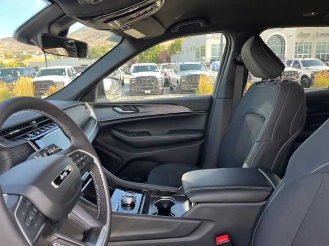 new 2025 Jeep Grand Cherokee car, priced at $34,628