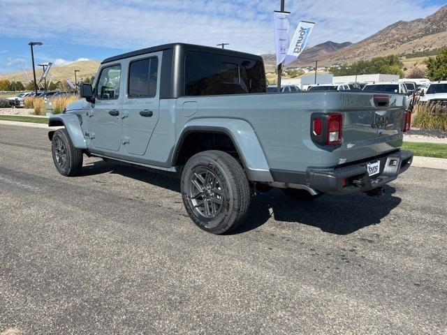 new 2025 Jeep Gladiator car, priced at $44,823