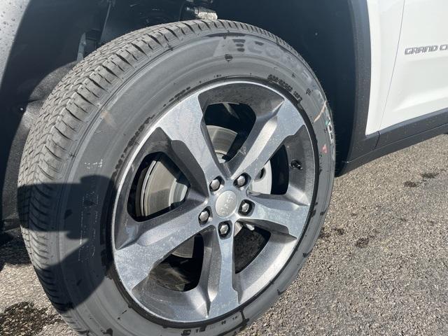 new 2026 Jeep Grand Cherokee car, priced at $44,824