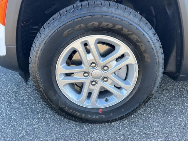 new 2025 Jeep Grand Cherokee car, priced at $34,245