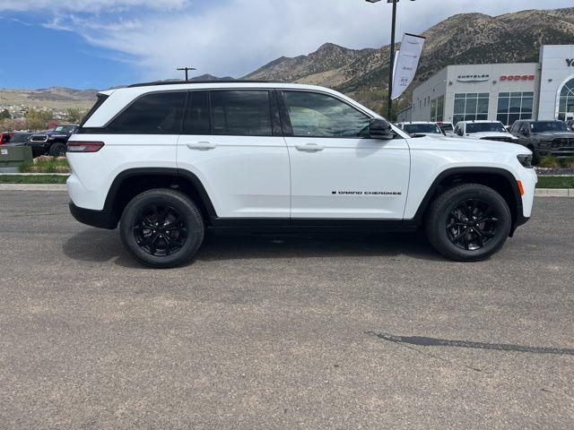 new 2026 Jeep Grand Cherokee car, priced at $45,323