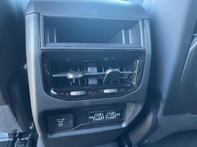 new 2025 Jeep Grand Cherokee car, priced at $34,989