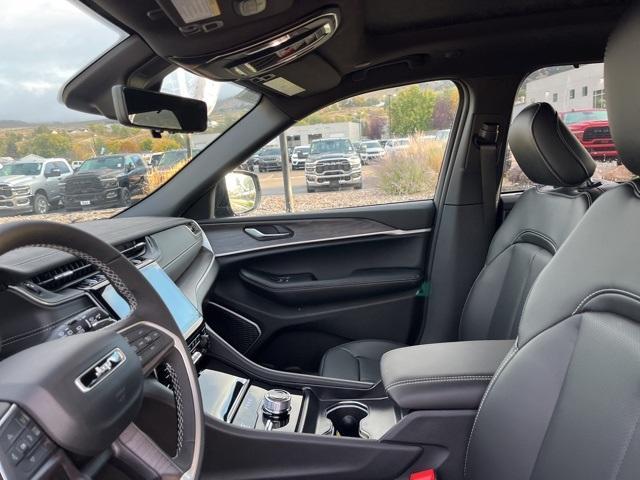 new 2025 Jeep Grand Cherokee car, priced at $46,700