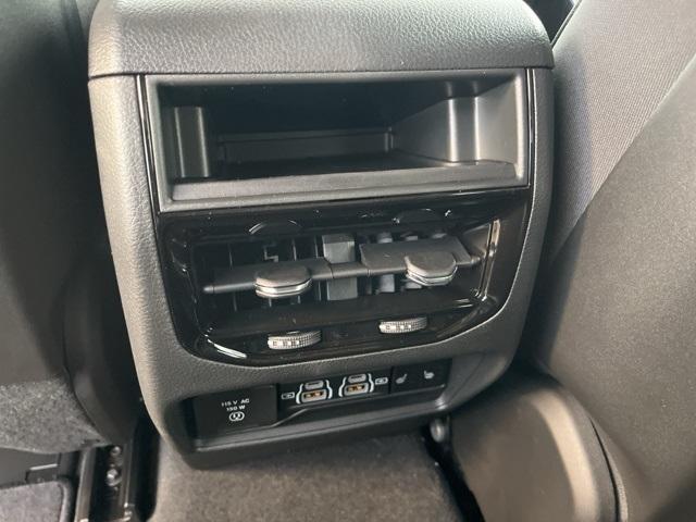 new 2025 Jeep Grand Cherokee car, priced at $46,700