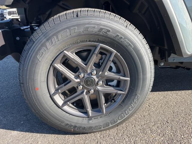 new 2026 Jeep Gladiator car, priced at $46,143