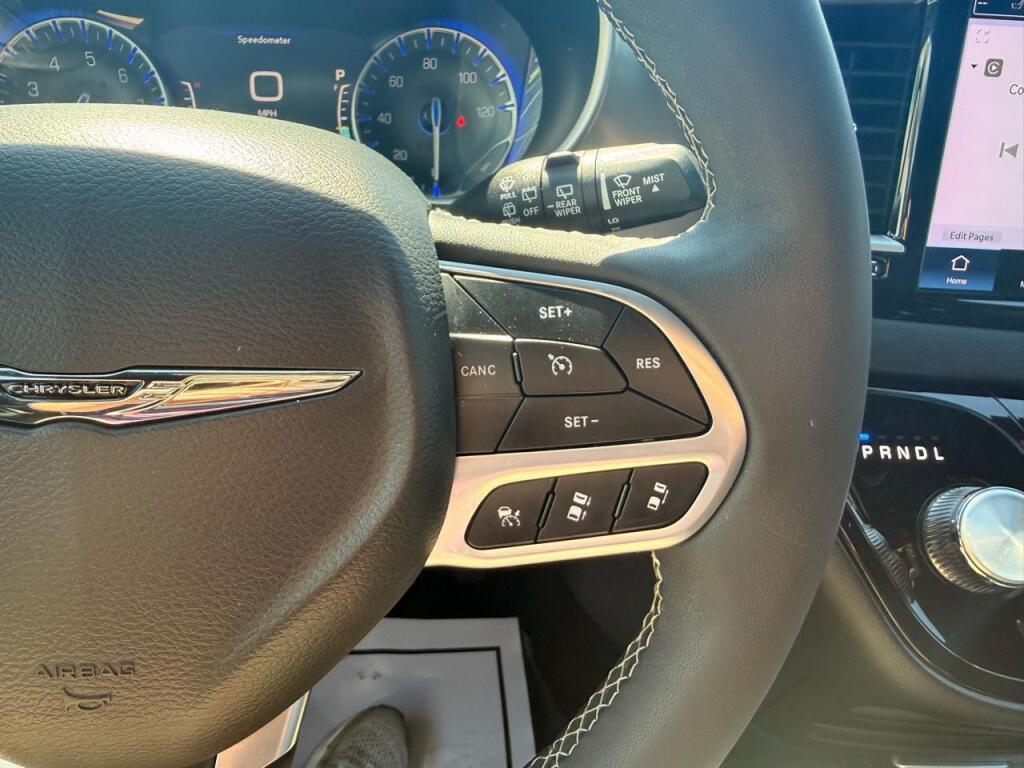 used 2025 Chrysler Pacifica car, priced at $31,995
