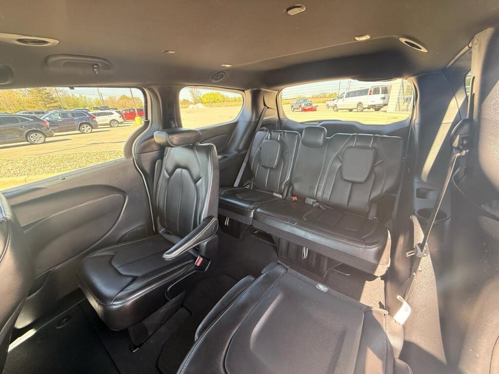 used 2025 Chrysler Pacifica car, priced at $31,995