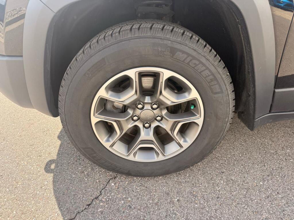 used 2020 Jeep Cherokee car, priced at $19,996