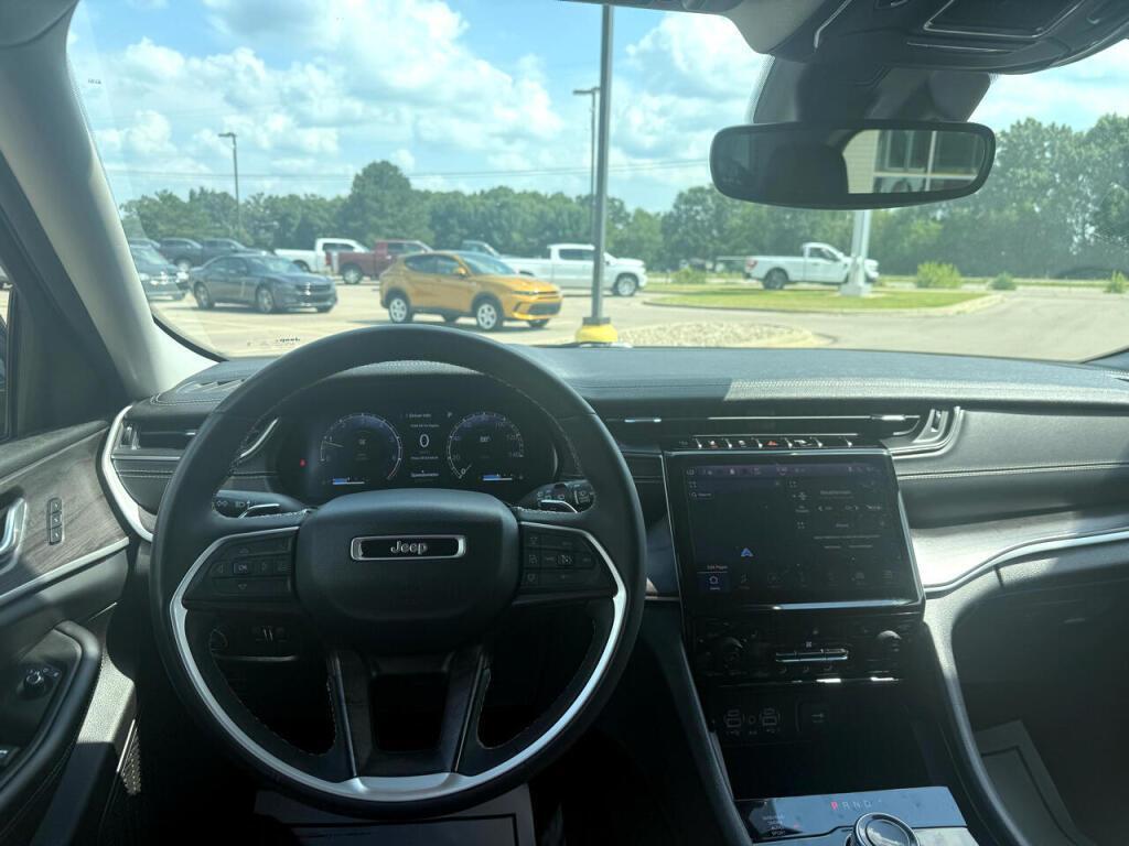 used 2023 Jeep Grand Cherokee car, priced at $27,788