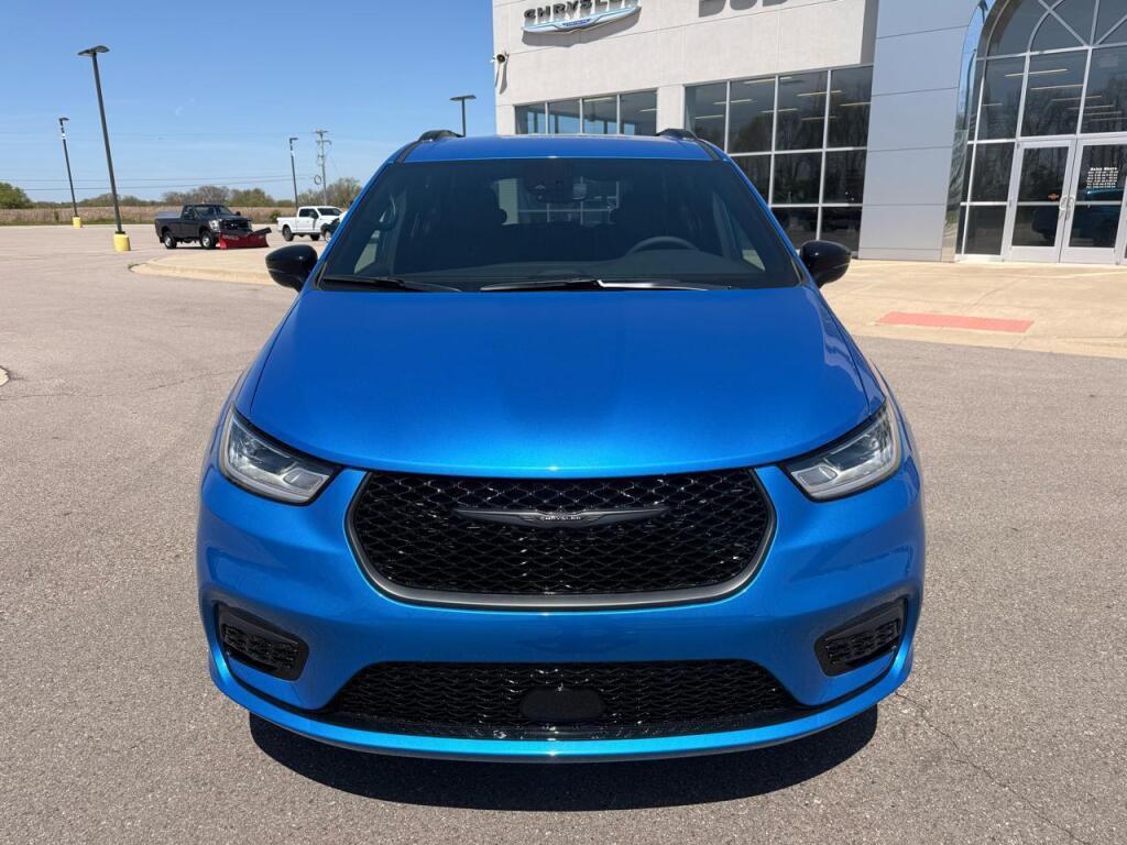 new 2026 Chrysler Pacifica car, priced at $44,497