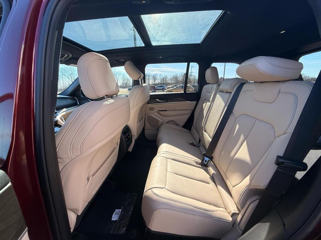 new 2026 Jeep Grand Cherokee car, priced at $47,930