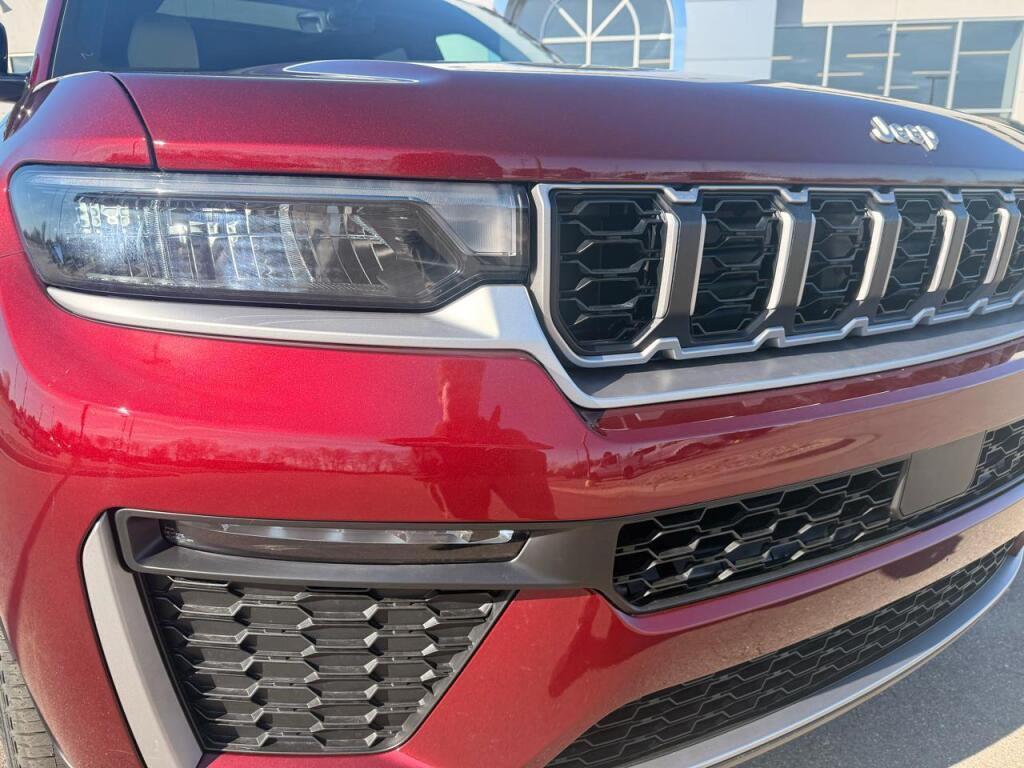 new 2026 Jeep Grand Cherokee car, priced at $47,930