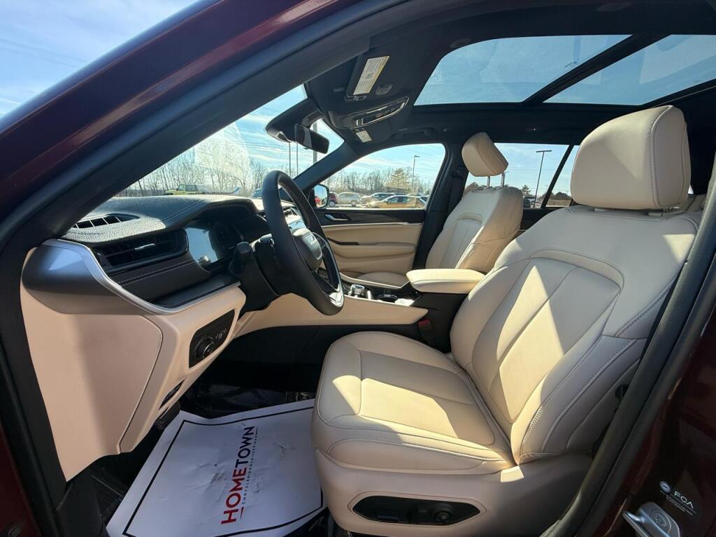 new 2026 Jeep Grand Cherokee car, priced at $47,930