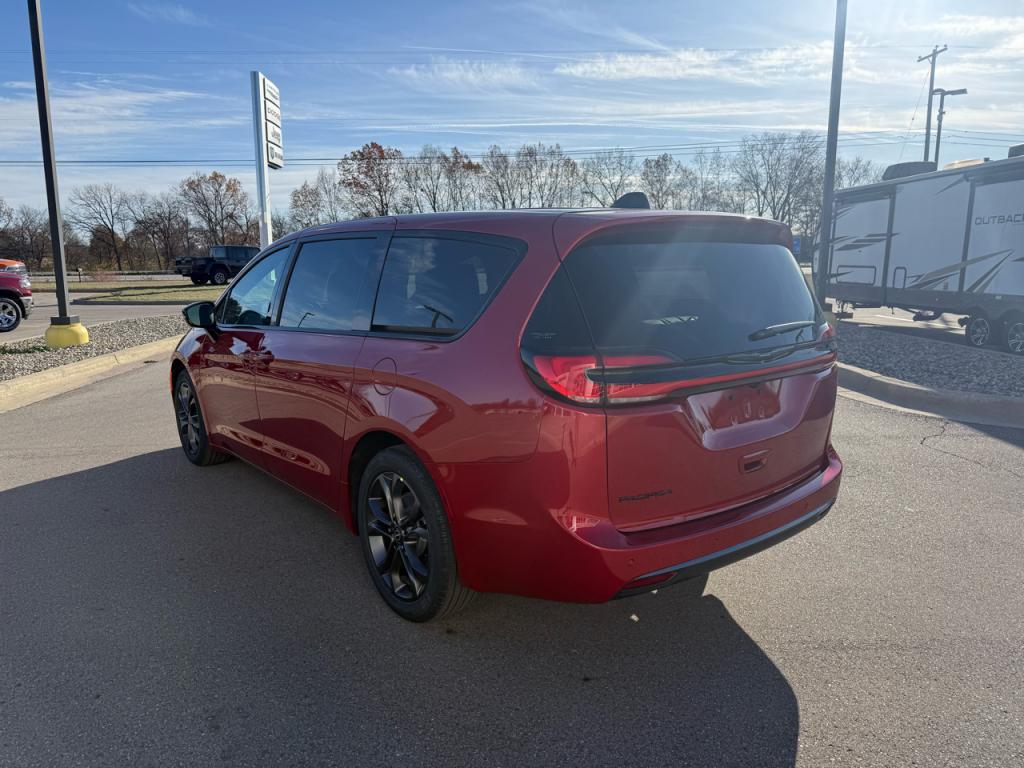new 2026 Chrysler Pacifica car, priced at $43,918