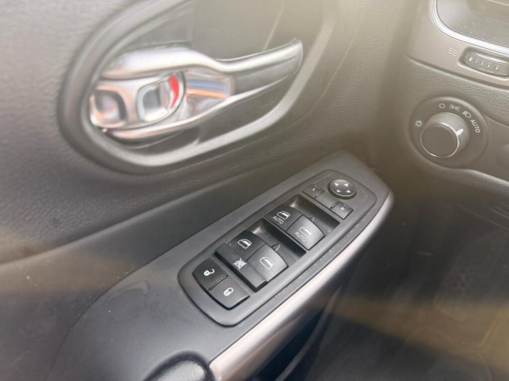 used 2021 Jeep Cherokee car, priced at $14,995