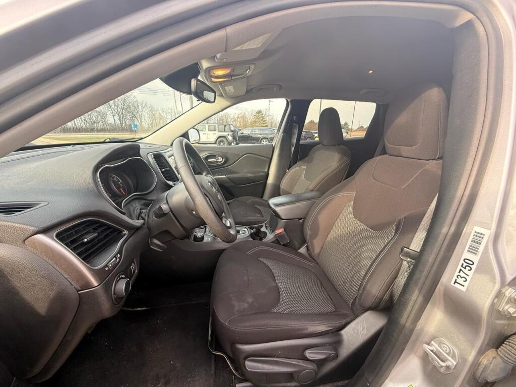 used 2021 Jeep Cherokee car, priced at $14,995