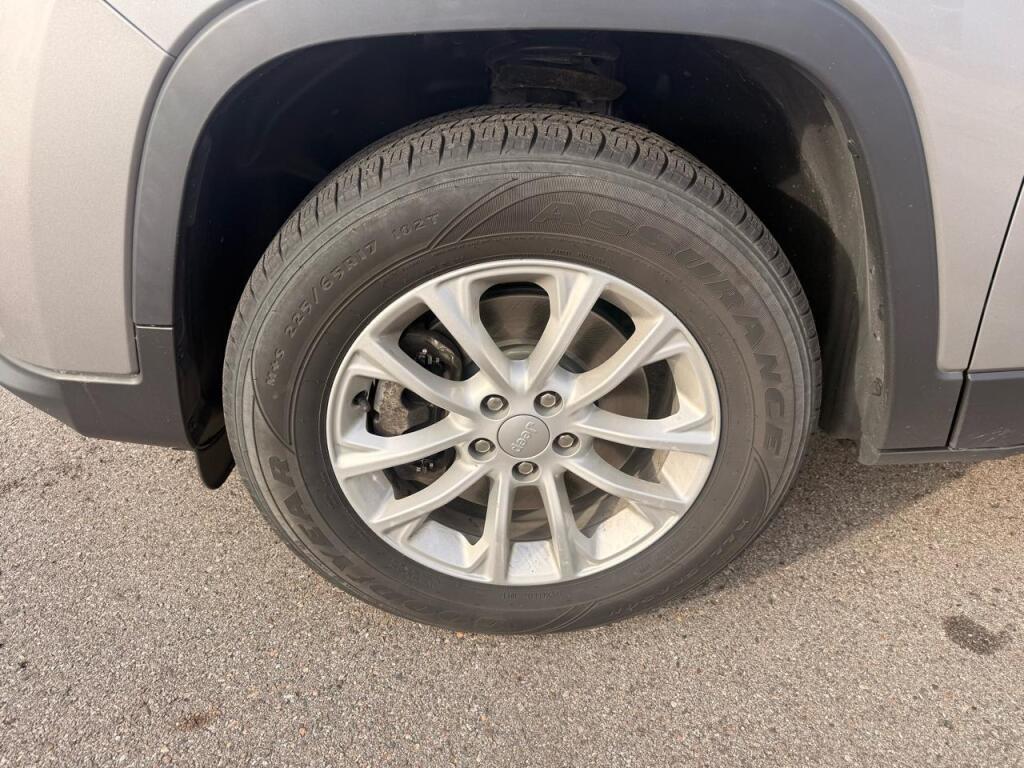 used 2021 Jeep Cherokee car, priced at $14,995