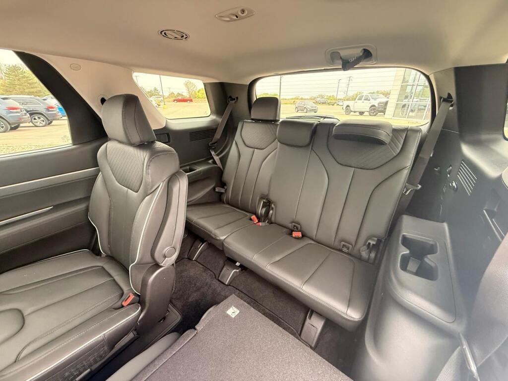used 2025 Hyundai Palisade car, priced at $44,995