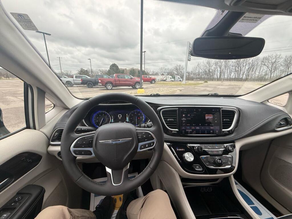used 2024 Chrysler Pacifica car, priced at $35,995
