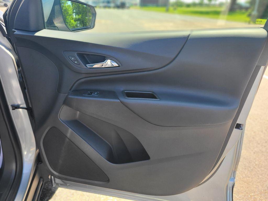 used 2024 Chevrolet Equinox car, priced at $19,401