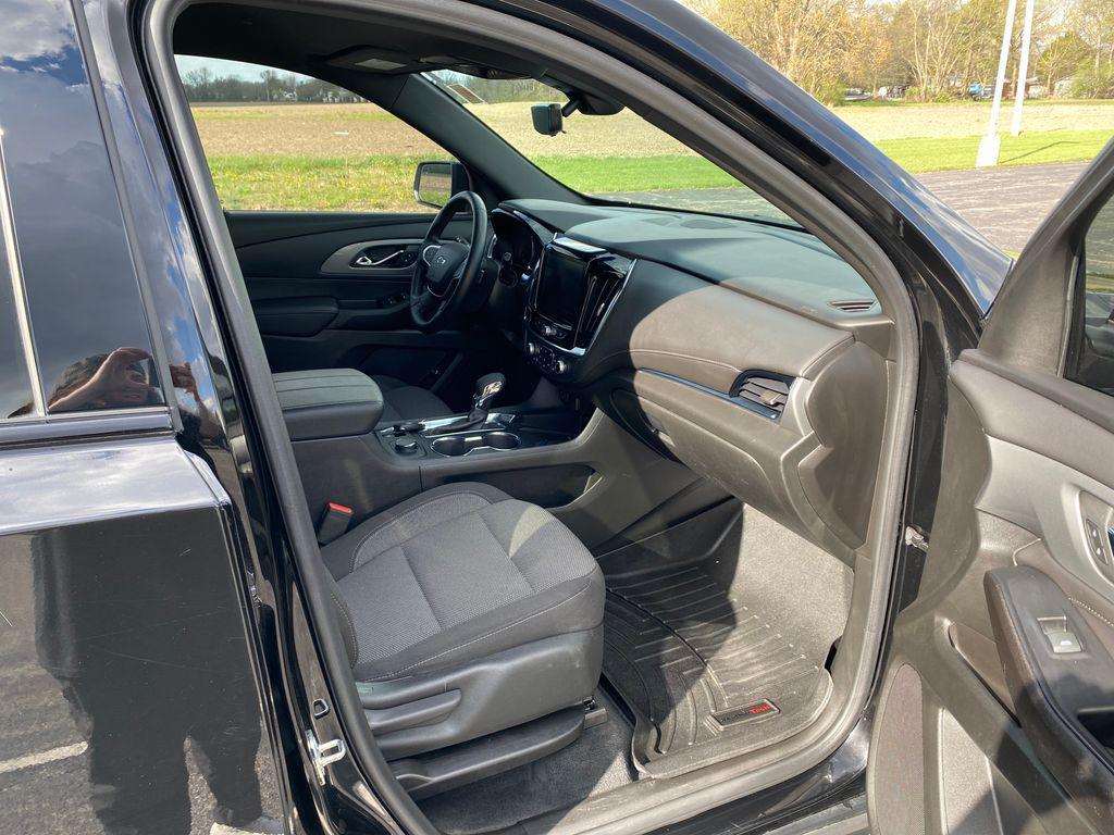 used 2023 Chevrolet Traverse car, priced at $23,390