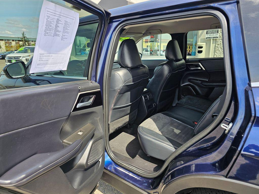 used 2024 Mitsubishi Outlander car, priced at $29,987