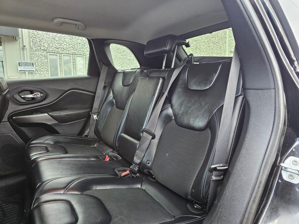 used 2019 Jeep Cherokee car, priced at $10,925