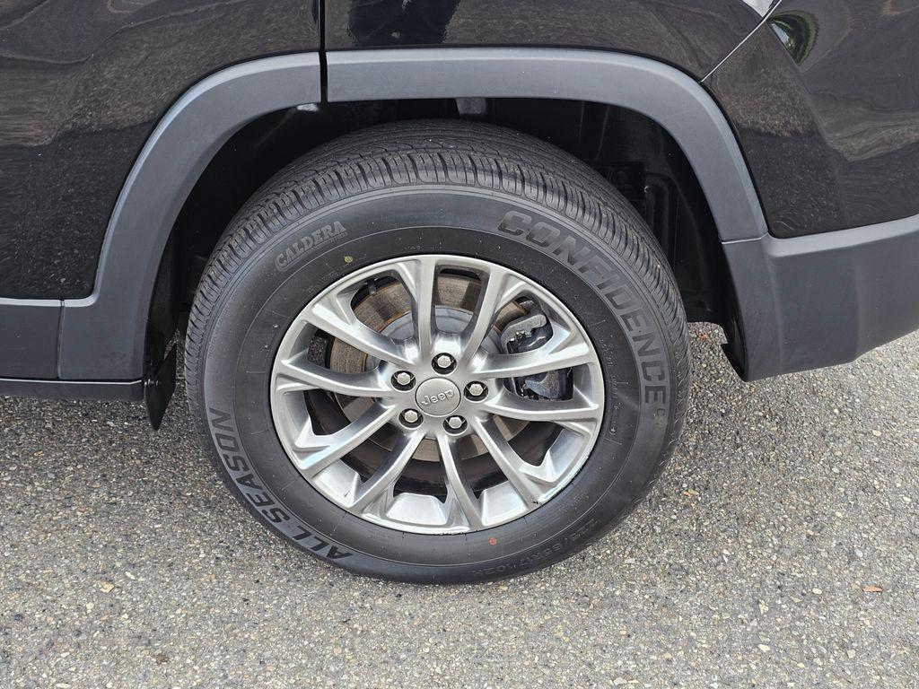 used 2019 Jeep Cherokee car, priced at $10,925