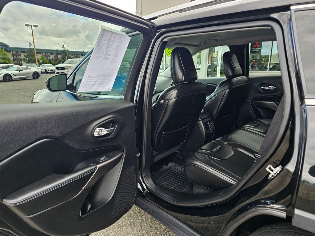 used 2019 Jeep Cherokee car, priced at $10,925