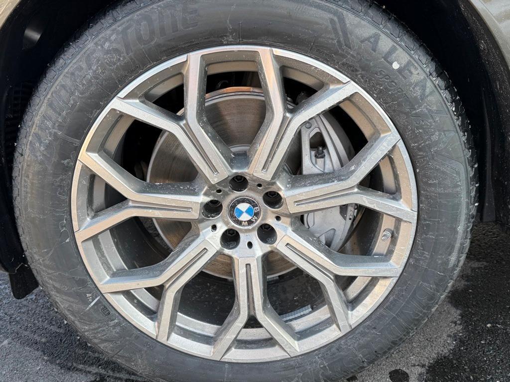 new 2026 BMW X7 car, priced at $95,605