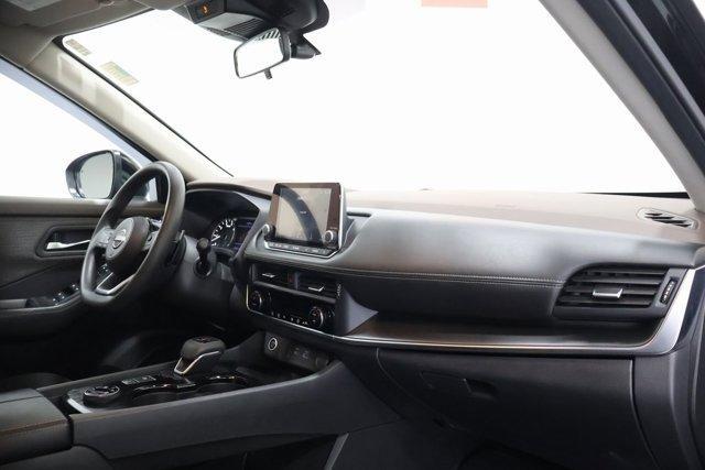 2023 Black Nissan Rogue