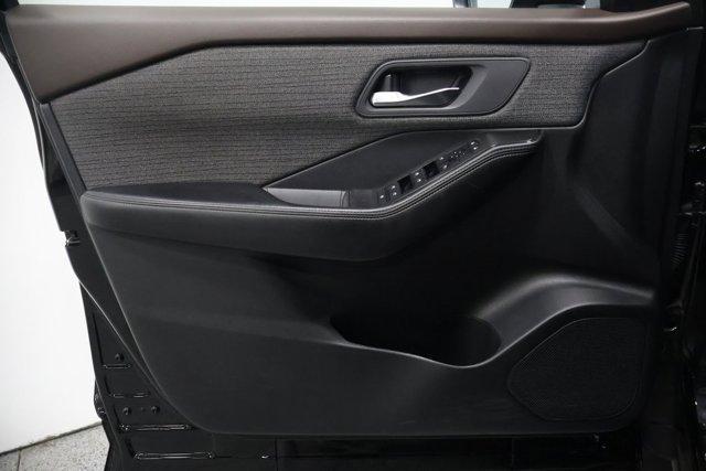2023 Black Nissan Rogue