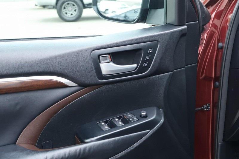 used 2015 Toyota Highlander car, priced at $16,994