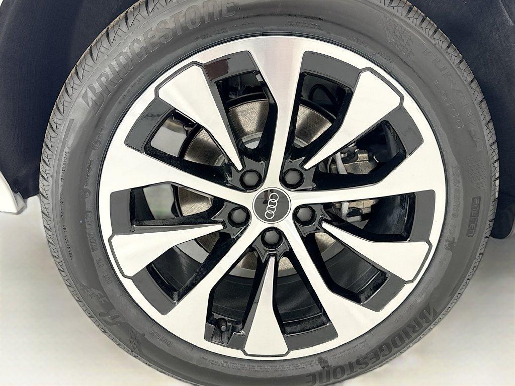 Audi Q3 view 32