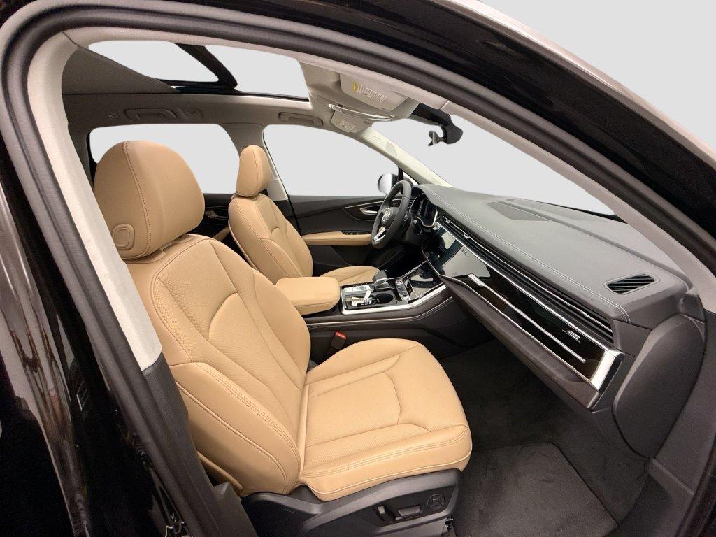 Audi Q7 view 19