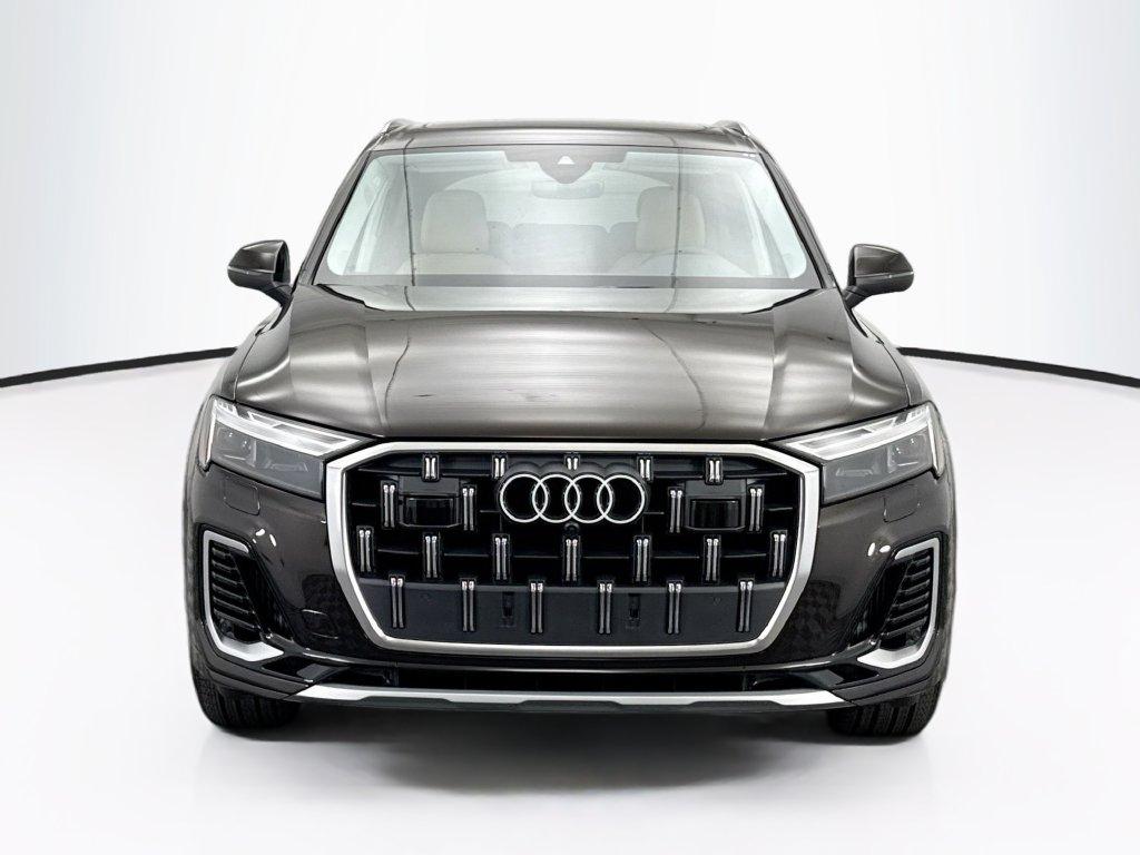 Audi Q7 view 2