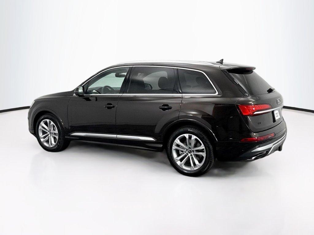 Audi Q7 view 7
