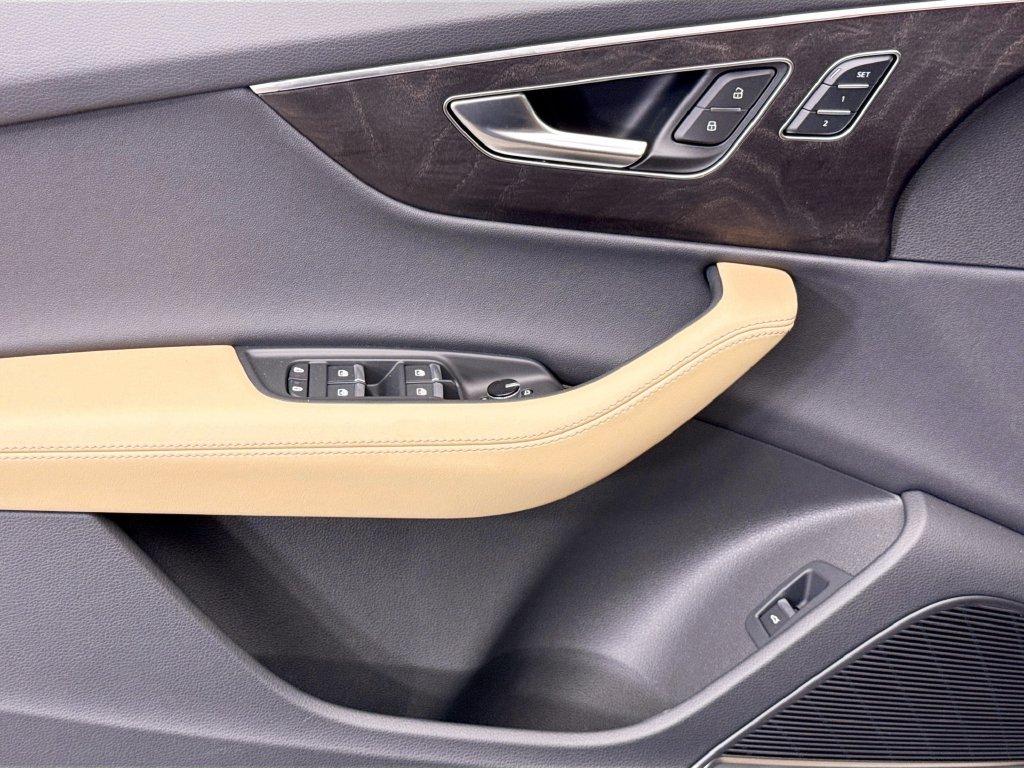 Audi Q7 view 22