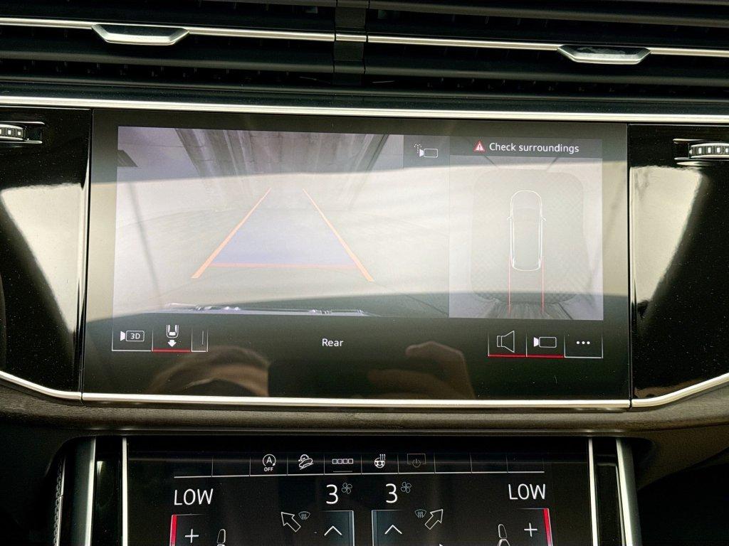 Audi Q7 view 15