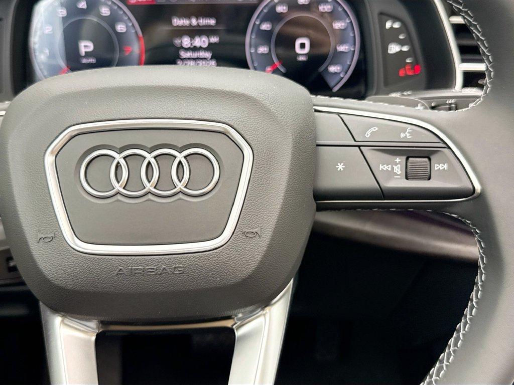 Audi Q7 view 12