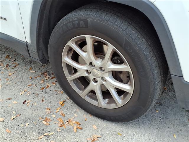 used 2016 Jeep Cherokee car, priced at $5,957