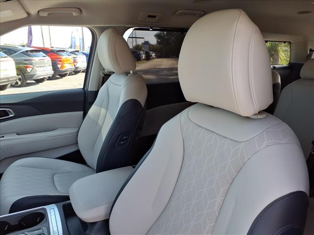 used 2025 Kia Carnival car, priced at $35,961