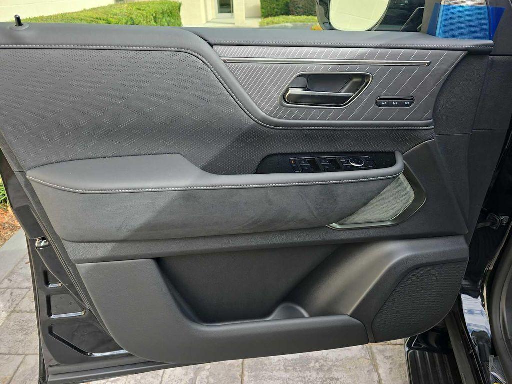 new 2026 INFINITI QX80 car, priced at $102,764