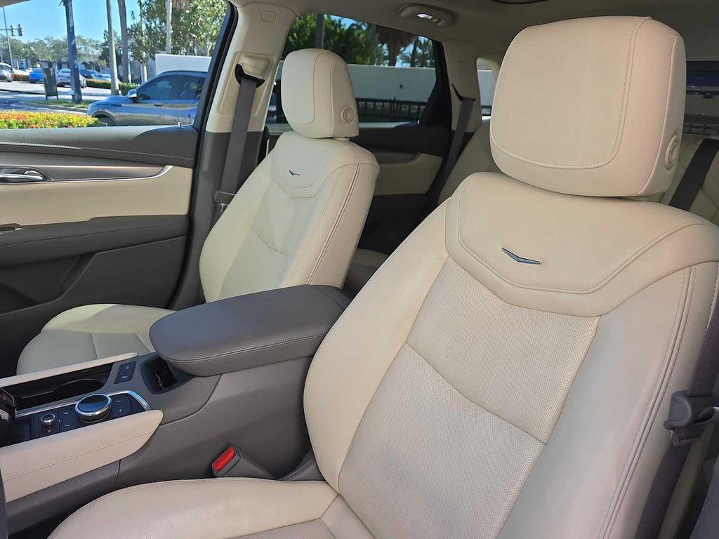 used 2021 Cadillac XT5 car, priced at $26,700