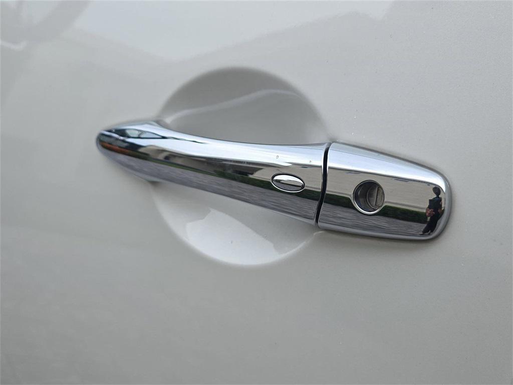 2023 Moonstone White INFINITI QX80