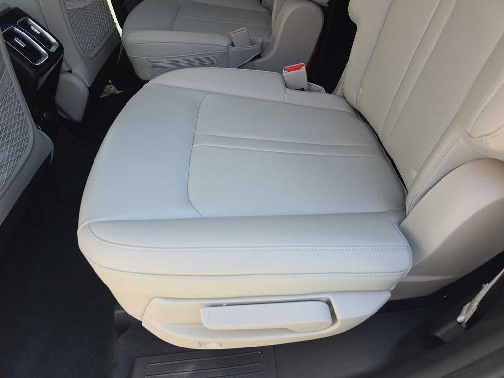 used 2022 Kia Sorento car, priced at $26,900